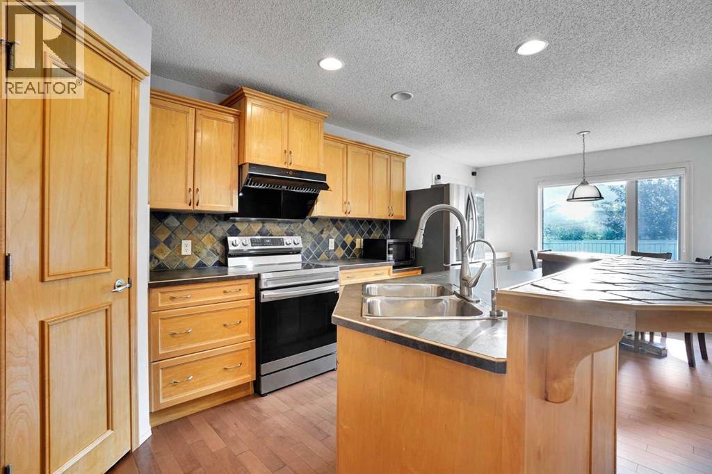 101 Royal Oak Crescent Nw, Calgary, Alberta  T3G 4Y7 - Photo 11 - A2332440