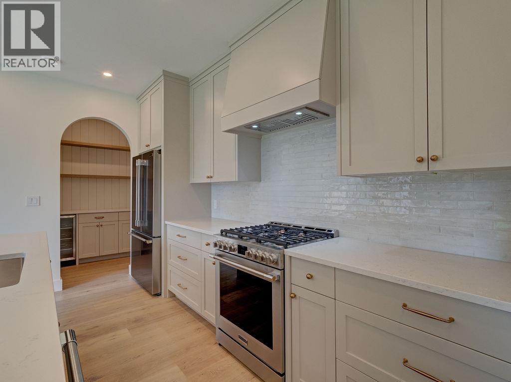 385 Solaz Place, Gibsons, British Columbia  V0N 1V5 - Photo 12 - R3151837