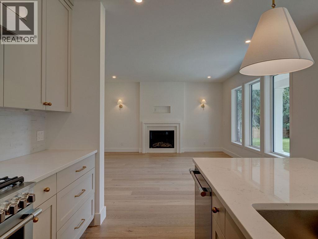385 Solaz Place, Gibsons, British Columbia  V0N 1V5 - Photo 17 - R3151837