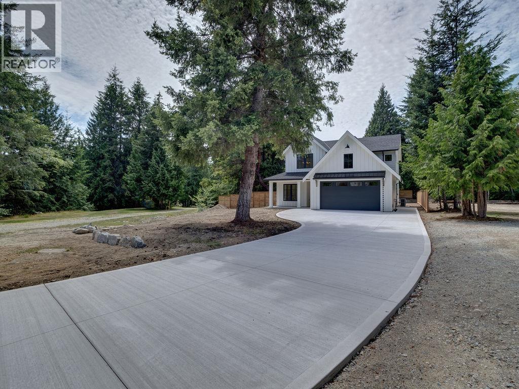 385 Solaz Place, Gibsons, British Columbia  V0N 1V5 - Photo 2 - R3151837