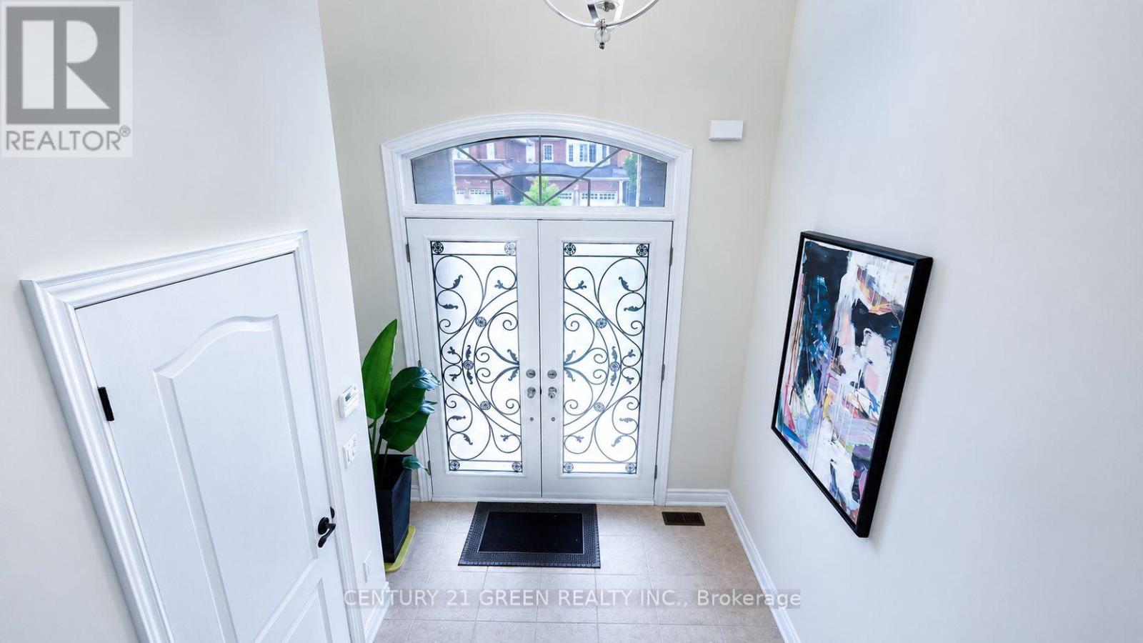 61 Magdalan Crescent, Richmond Hill, Ontario  L4E 0W4 - Photo 3 - N13623708