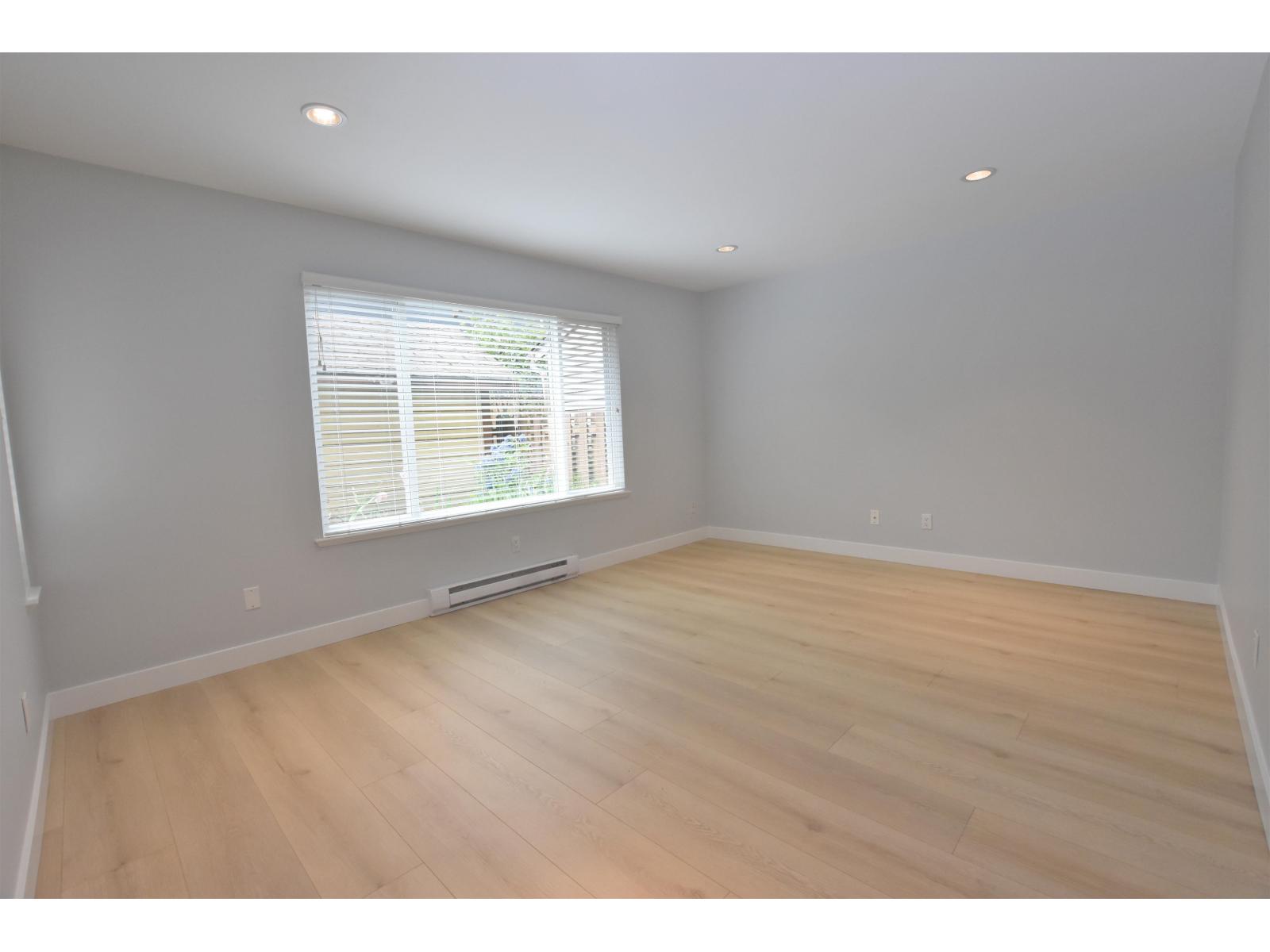 15402 96a Avenue, Surrey, British Columbia  V3R 7H2 - Photo 2 - R3149964