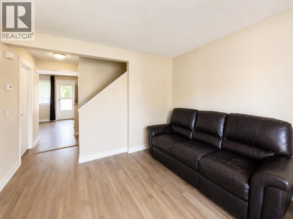 90, 999 Canyon Meadows Drive SW, Calgary, Alberta  T2W 2S6 - Photo 5 - A2328678