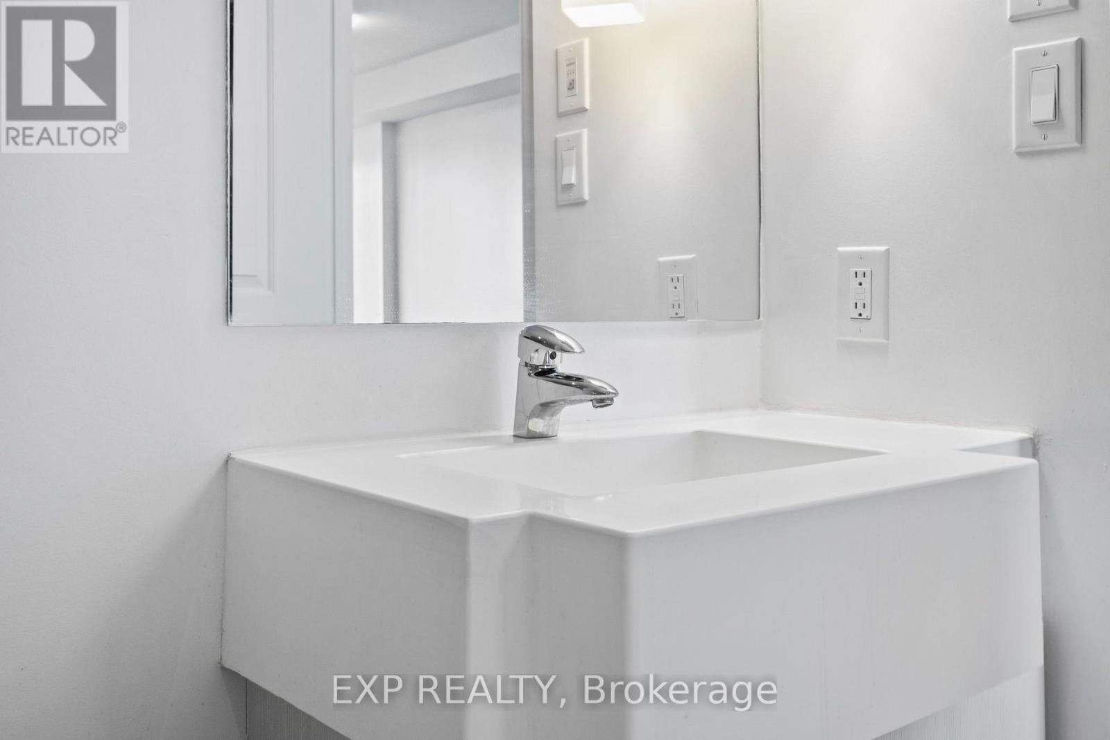 3510 - 8 The Esplanade, Toronto, Ontario  M5E 0A6 - Photo 15 - C13629692