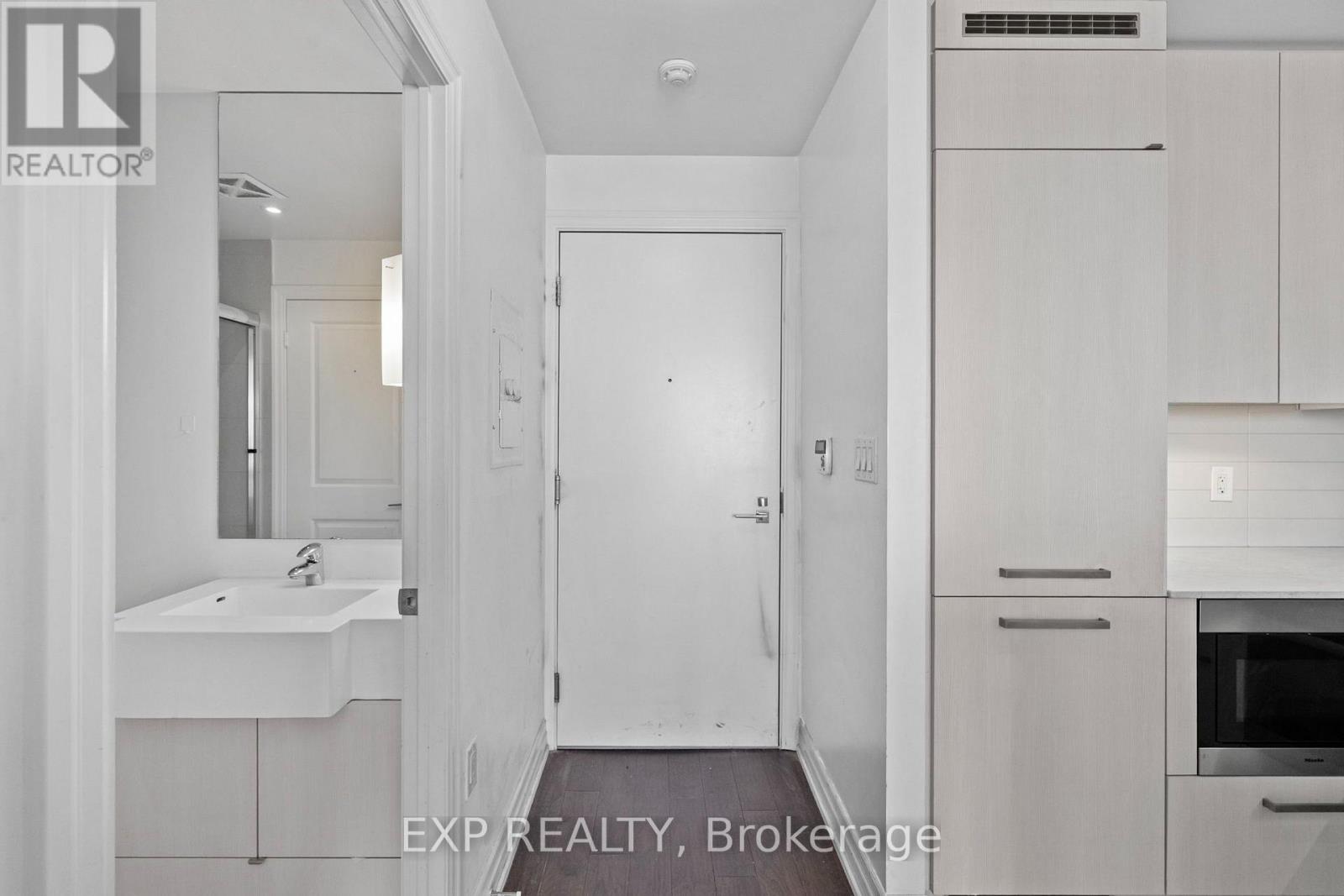 3510 - 8 The Esplanade, Toronto, Ontario  M5E 0A6 - Photo 17 - C13629692