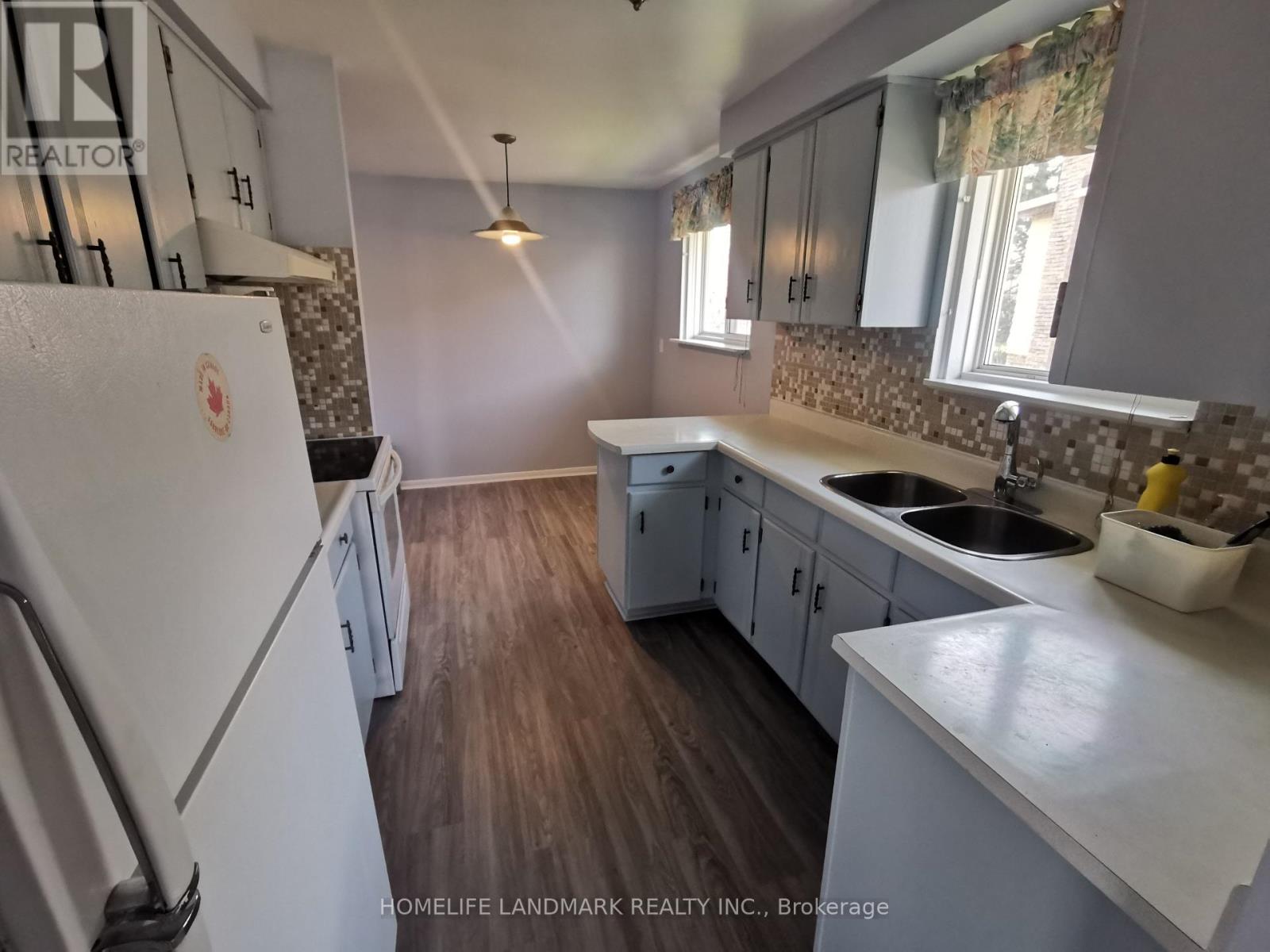 Upper (Whole House) - 16 Nortonville Drive, Toronto, Ontario  M1T 2G8 - Photo 2 - E13629704