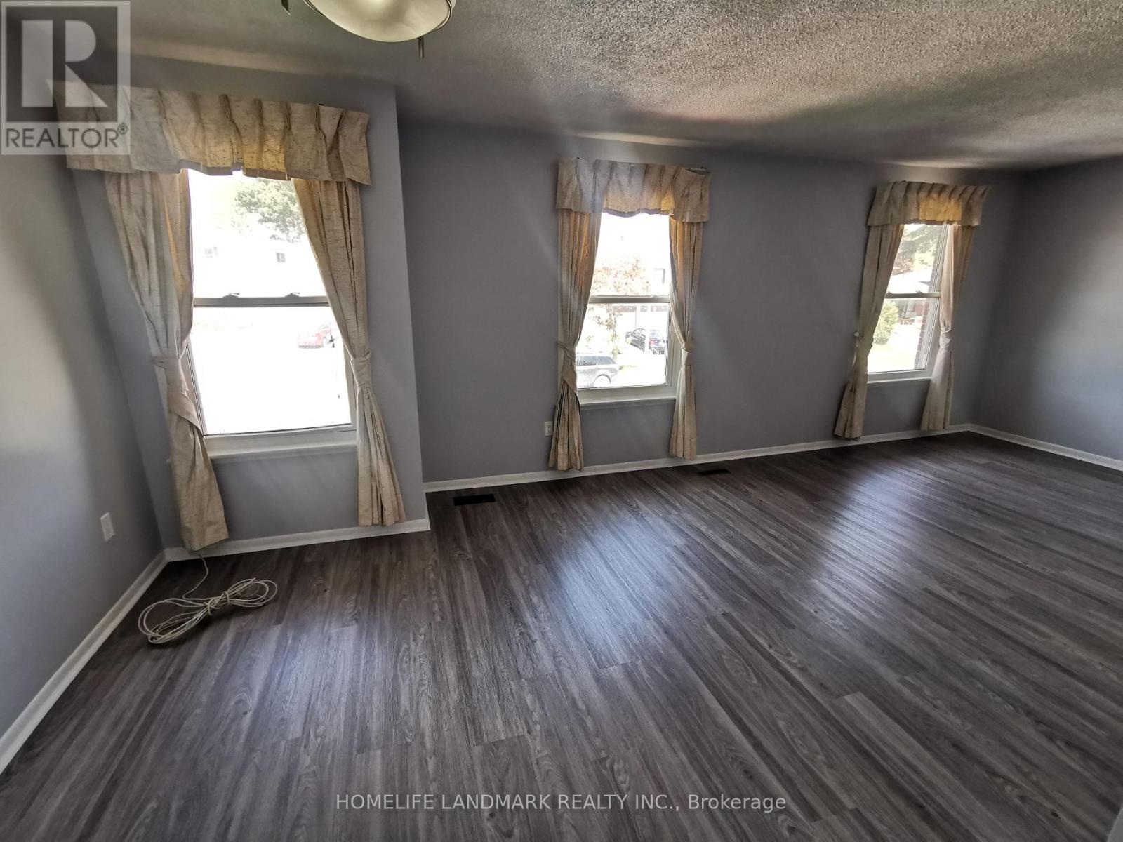 Upper (Whole House) - 16 Nortonville Drive, Toronto, Ontario  M1T 2G8 - Photo 5 - E13629704