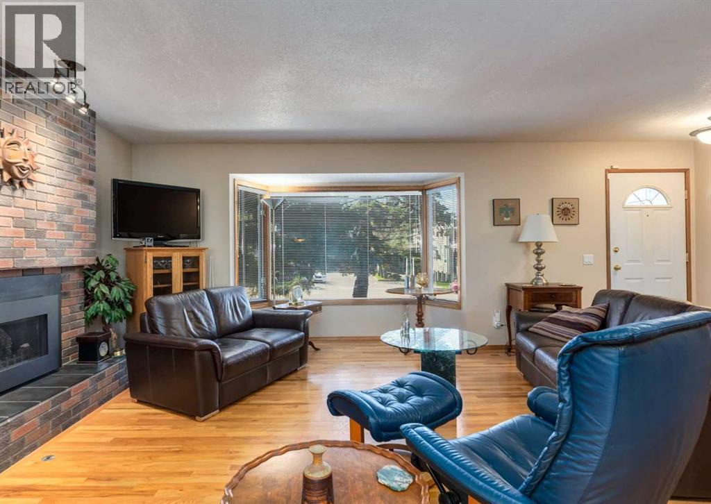 4808 Valiant Drive NW, Calgary, Alberta  T3A 1X2 - Photo 7 - A2313418
