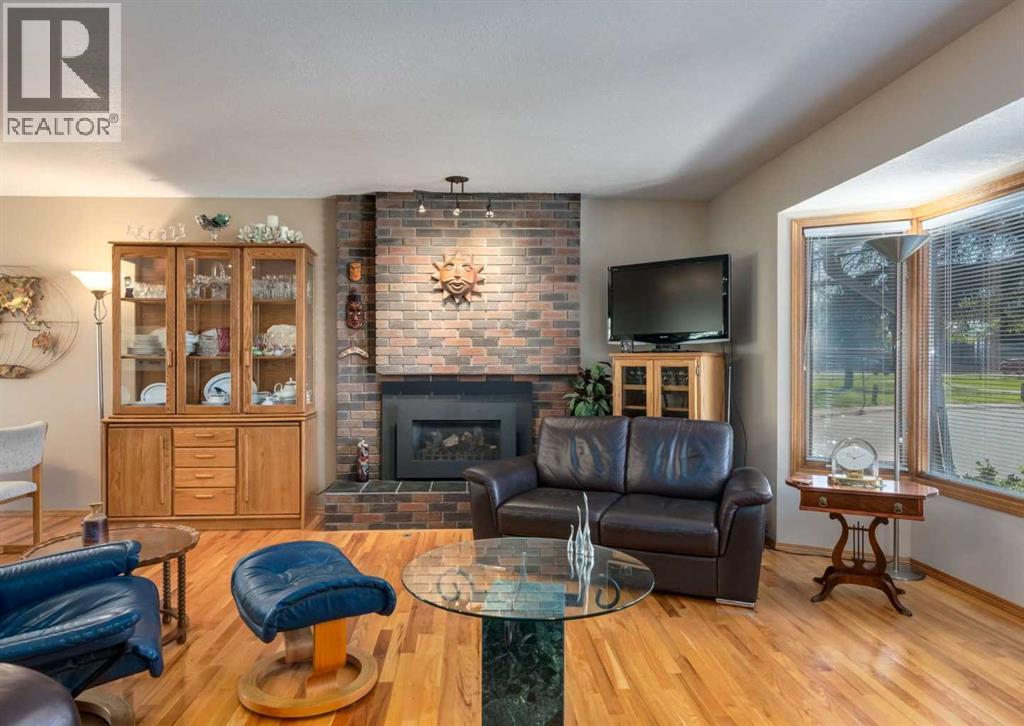 4808 Valiant Drive NW, Calgary, Alberta  T3A 1X2 - Photo 4 - A2313418