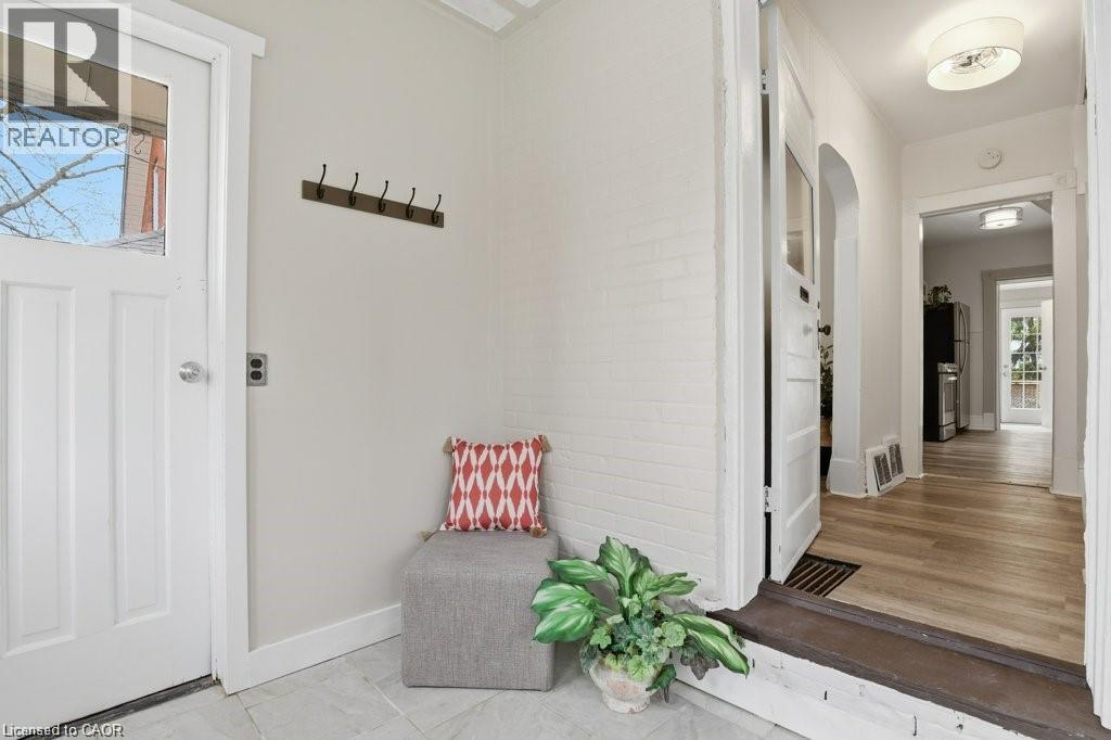 391 Douro Street, Stratford, Ontario  N5A 3S8 - Photo 2 - 40852748
