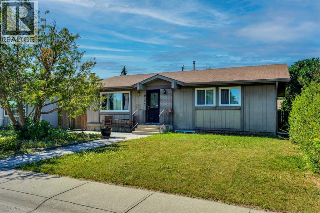 1015 Maitland Way NE, Calgary, Alberta  T2A 5K5 - Photo 2 - A2333023