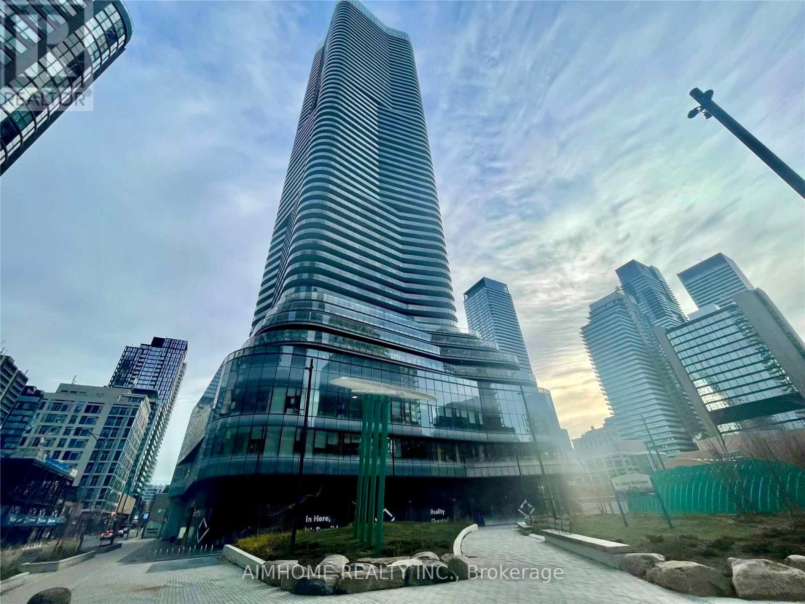 3310 - 11 WELLESLEY STREET W, Toronto, Ontario
