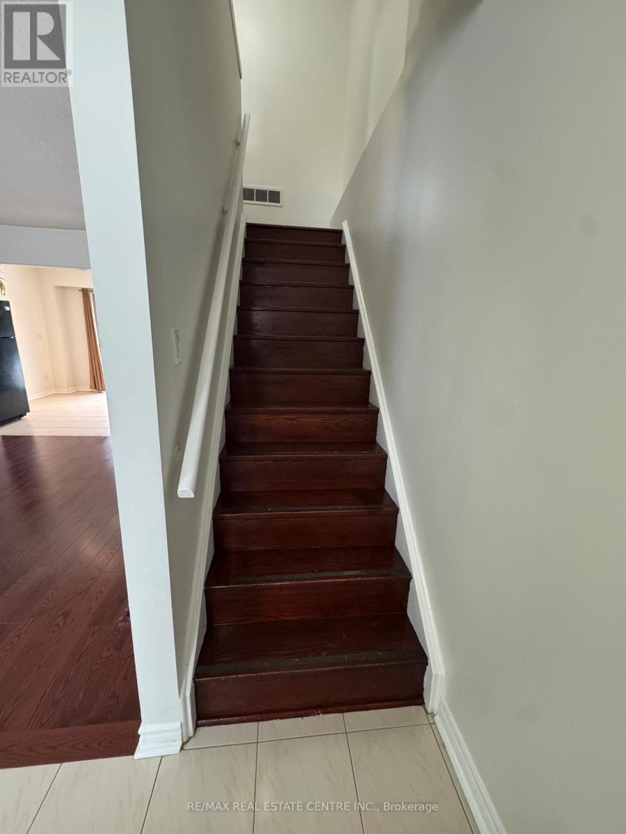 -Upper Level - 1025 Blairholm Avenue, Mississauga, Ontario  L5C 1G5 - Photo 3 - W13629712