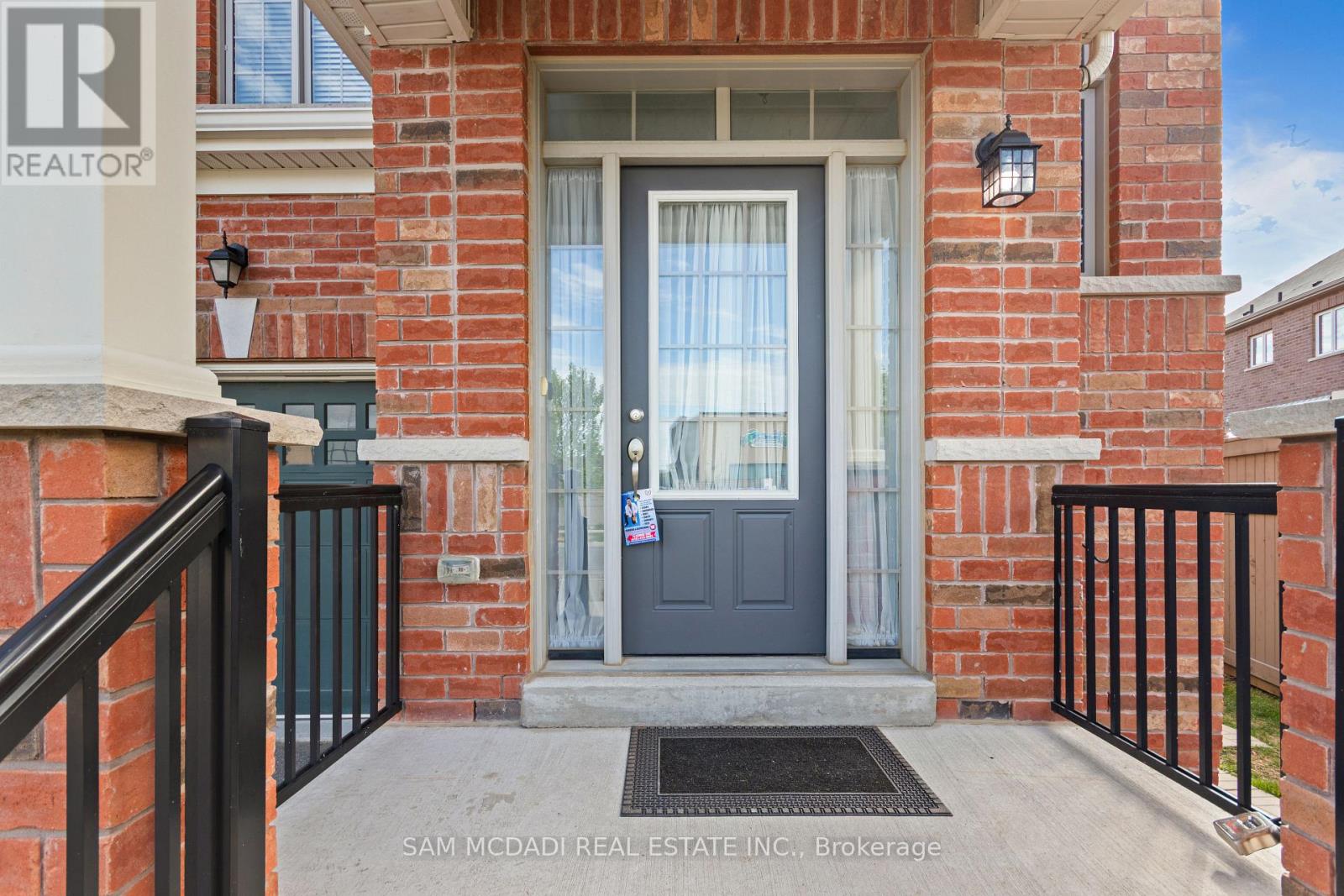 26 Montpelier Street, Brampton, Ontario  L6Y 6A6 - Photo 4 - W13629248