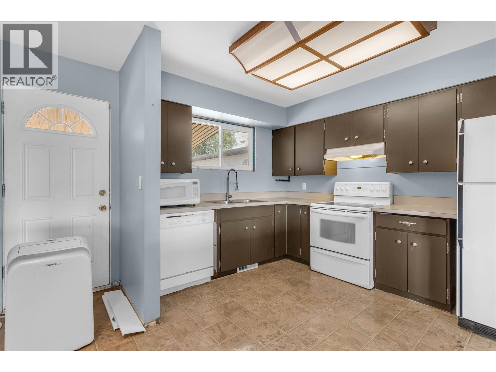 240 Petch Road, Kelowna, British Columbia  V1X 3S4 - Photo 11 - 10396497