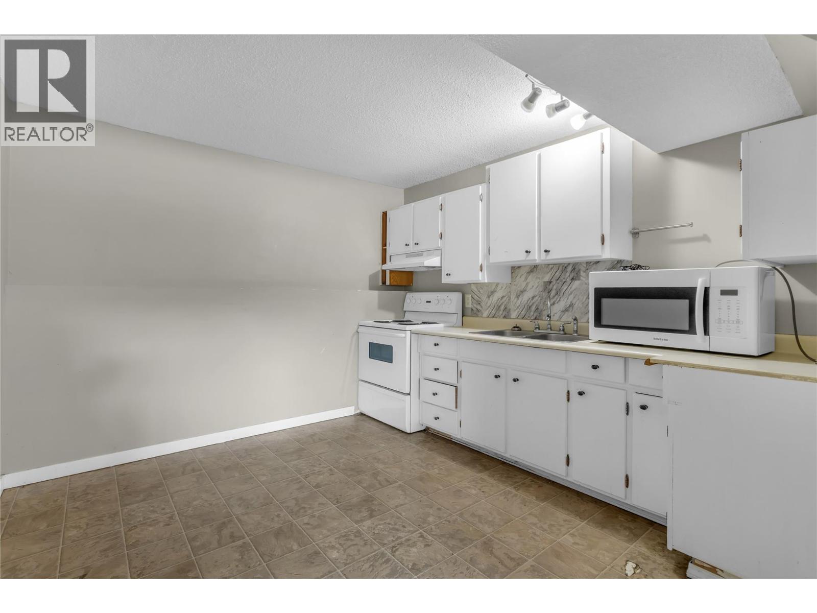240 Petch Road, Kelowna, British Columbia  V1X 3S4 - Photo 23 - 10396497