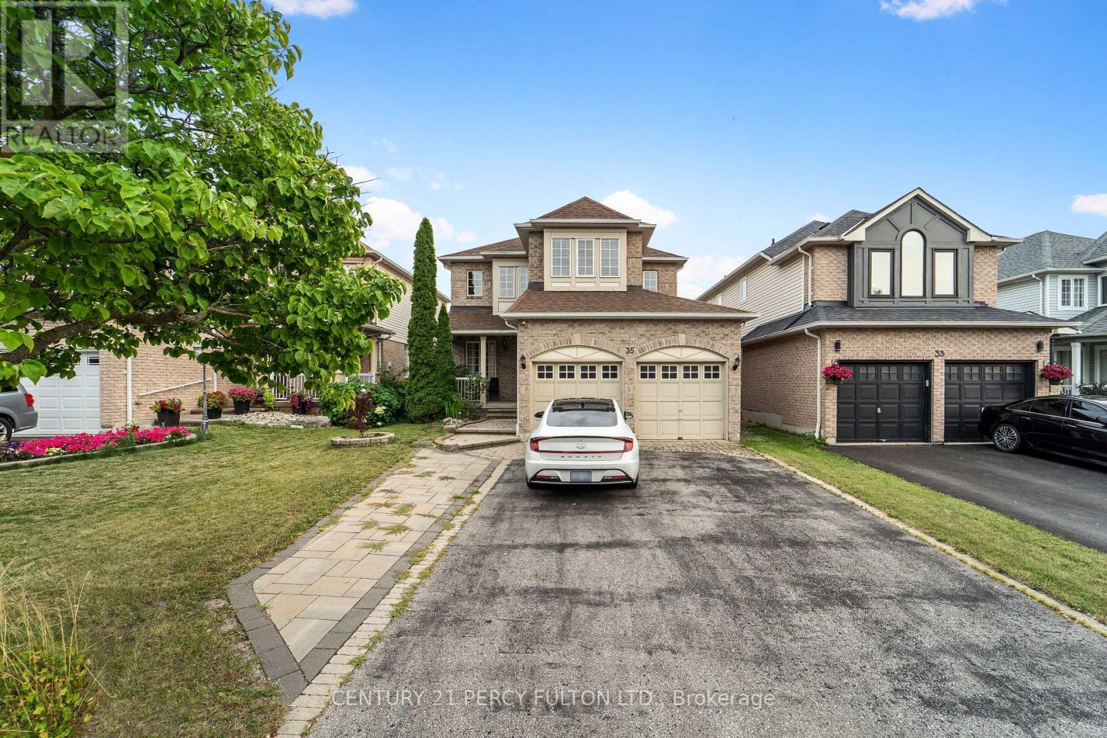 35 WELDON STREET, Whitby, Ontario