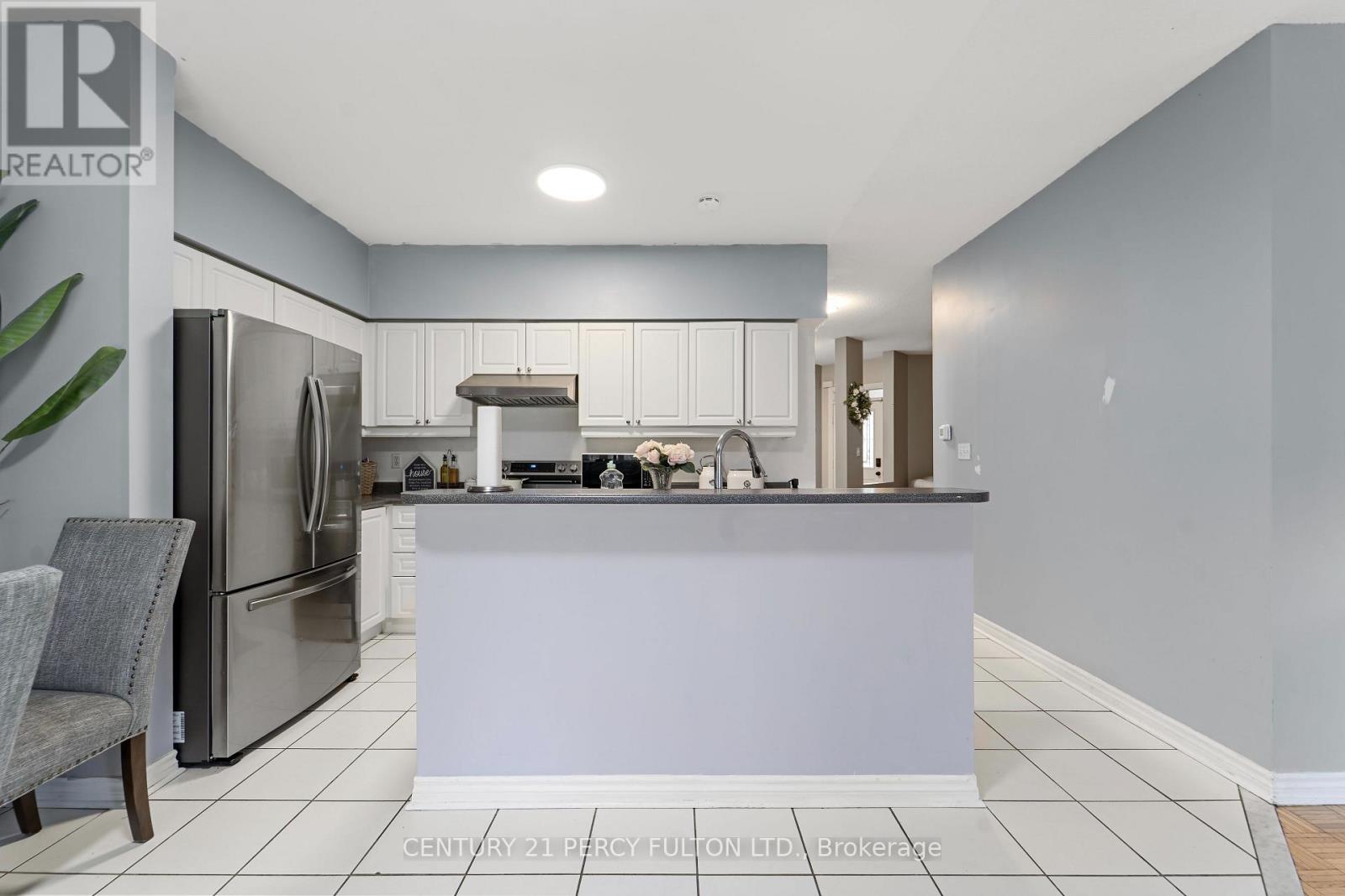 35 Weldon Street, Whitby, Ontario  L1R 2T5 - Photo 10 - E13629738