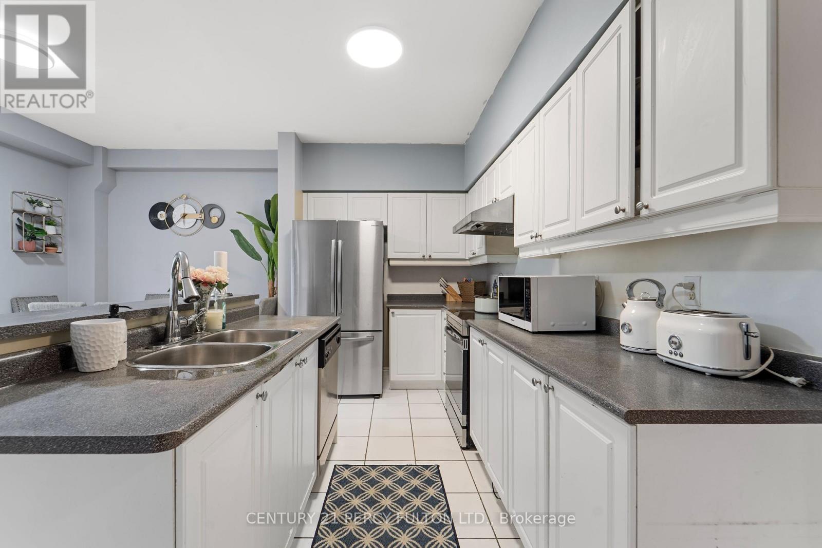 35 Weldon Street, Whitby, Ontario  L1R 2T5 - Photo 11 - E13629738