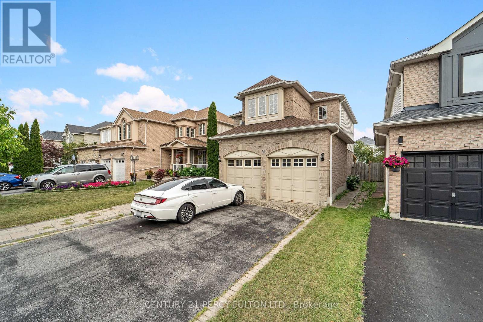 35 Weldon Street, Whitby, Ontario  L1R 2T5 - Photo 2 - E13629738