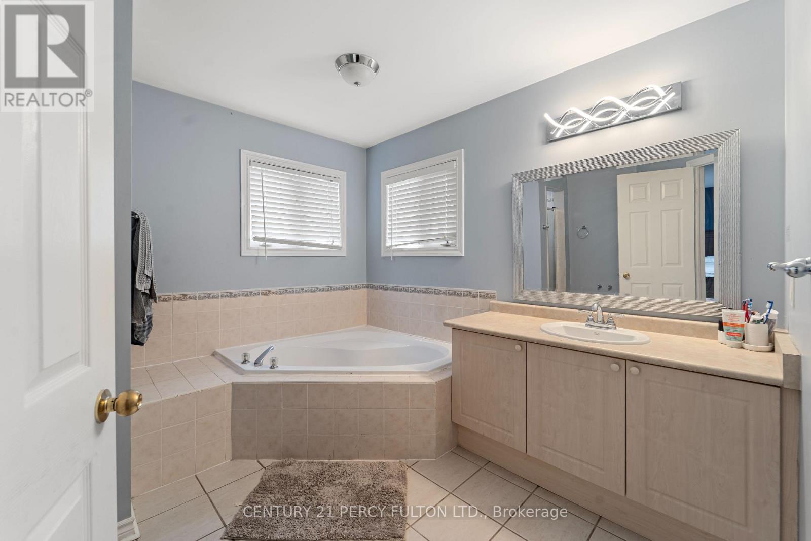 35 Weldon Street, Whitby, Ontario  L1R 2T5 - Photo 25 - E13629738