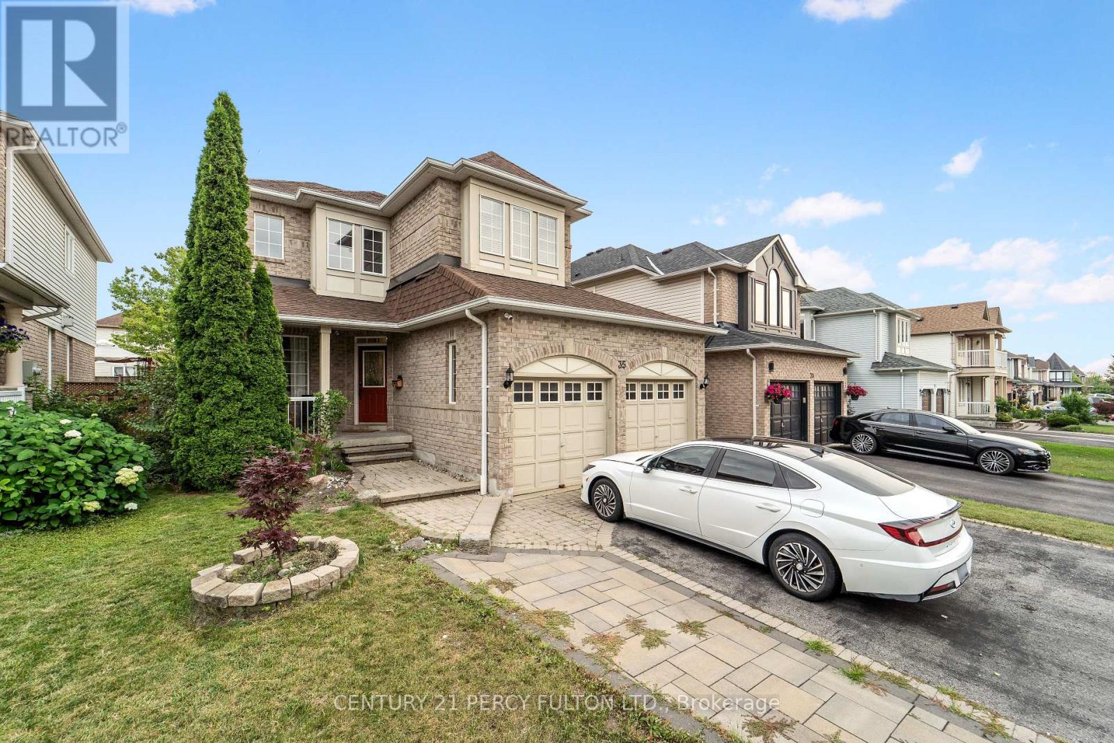 35 Weldon Street, Whitby, Ontario  L1R 2T5 - Photo 3 - E13629738