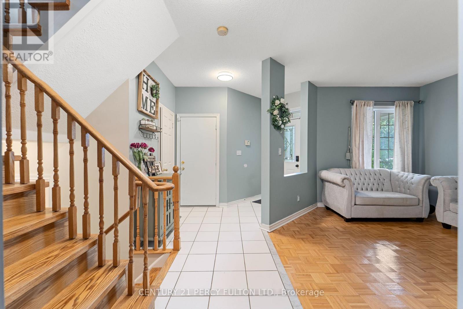35 Weldon Street, Whitby, Ontario  L1R 2T5 - Photo 4 - E13629738