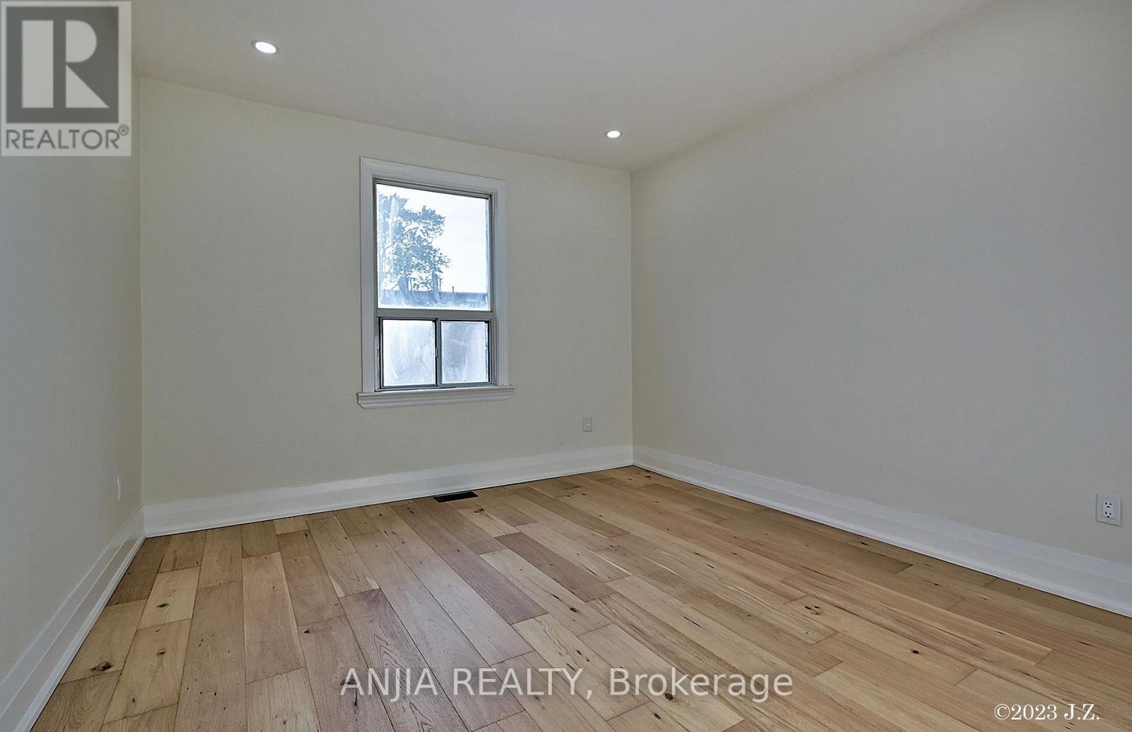 Upper - 36 Gough Avenue, Toronto, Ontario  M4K 3N7 - Photo 10 - E13629742