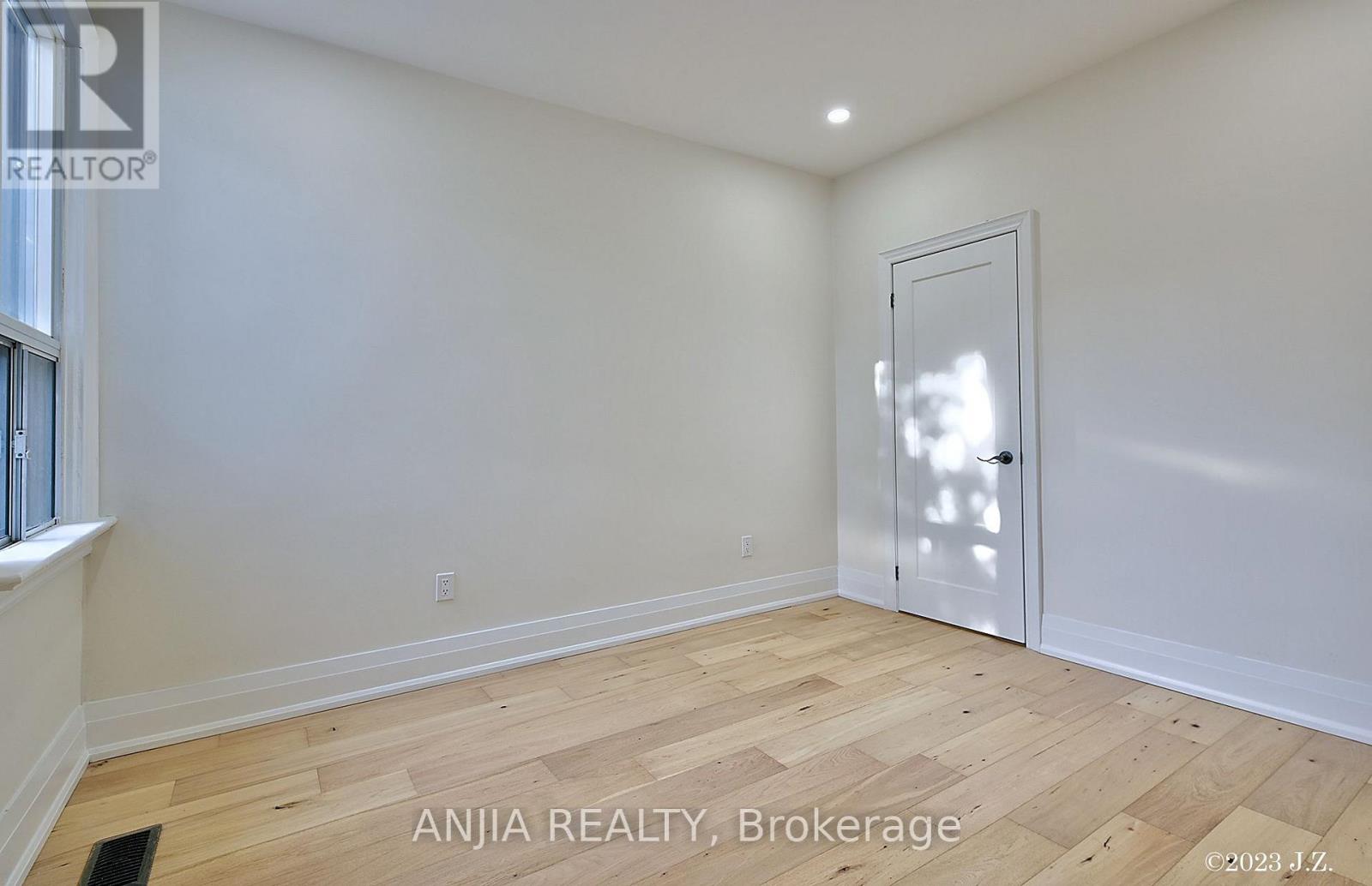 Upper - 36 Gough Avenue, Toronto, Ontario  M4K 3N7 - Photo 12 - E13629742