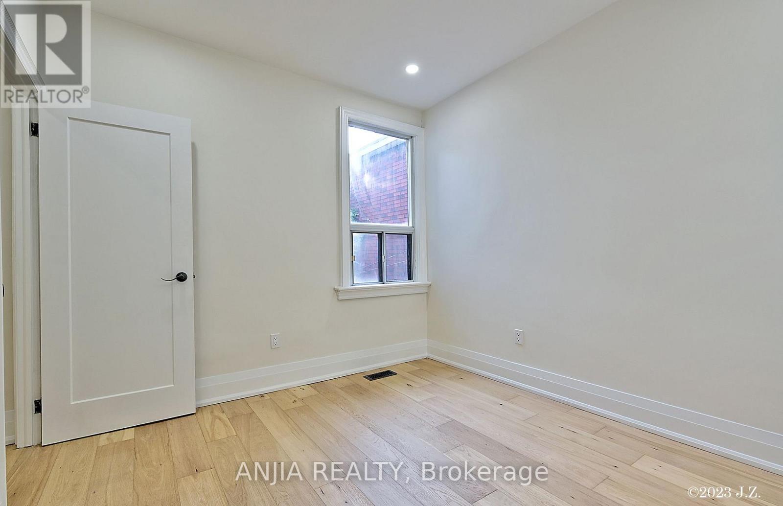 Upper - 36 Gough Avenue, Toronto, Ontario  M4K 3N7 - Photo 13 - E13629742
