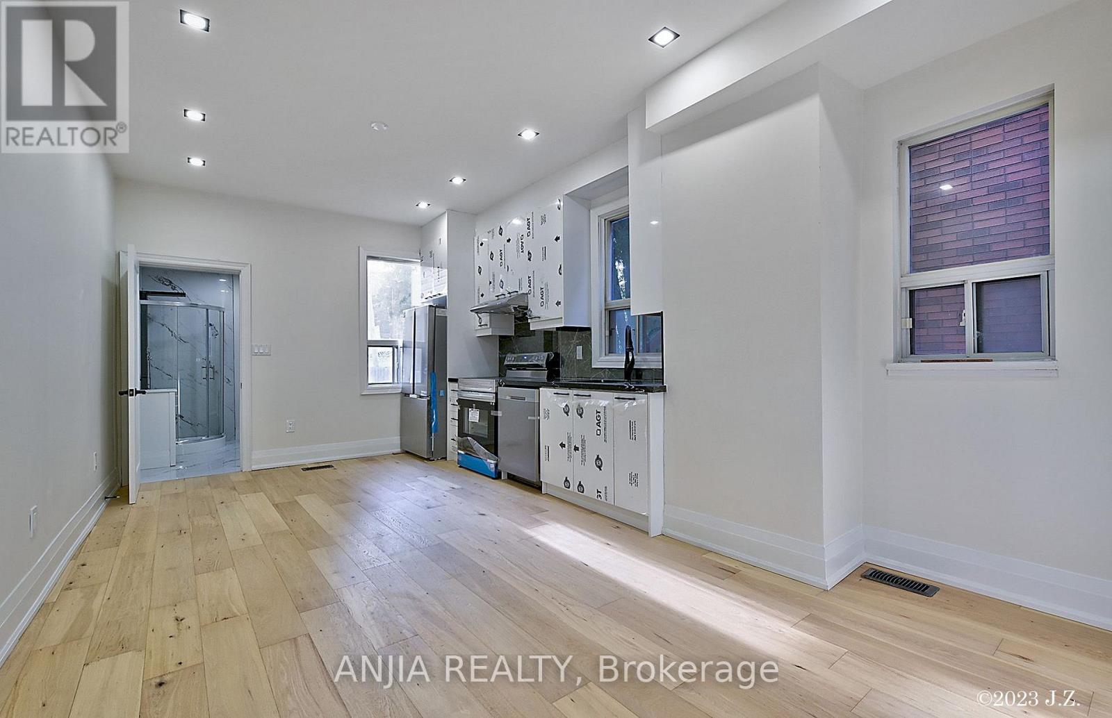Upper - 36 Gough Avenue, Toronto, Ontario  M4K 3N7 - Photo 4 - E13629742