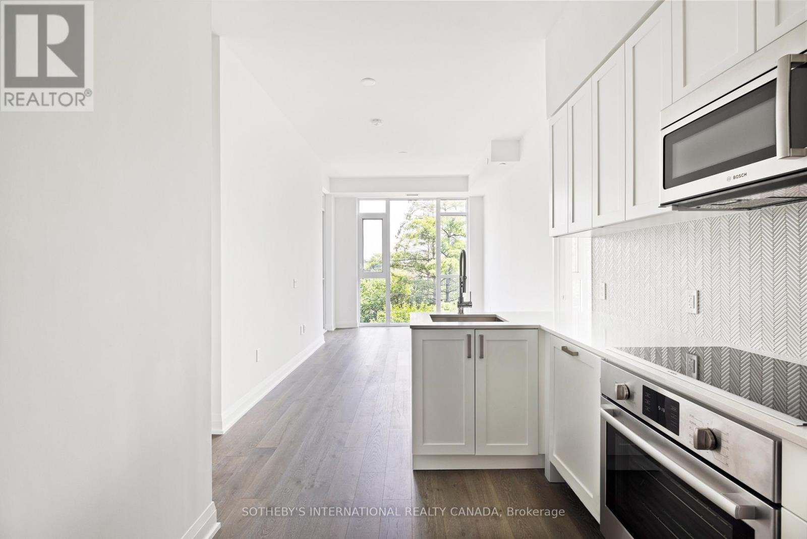 293 THE KINGSWAY WAY, Toronto, Ontario