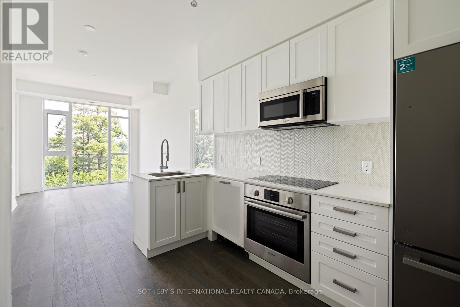 293 The Kingsway Way, Toronto, Ontario  M9A 0E8 - Photo 2 - W13629756