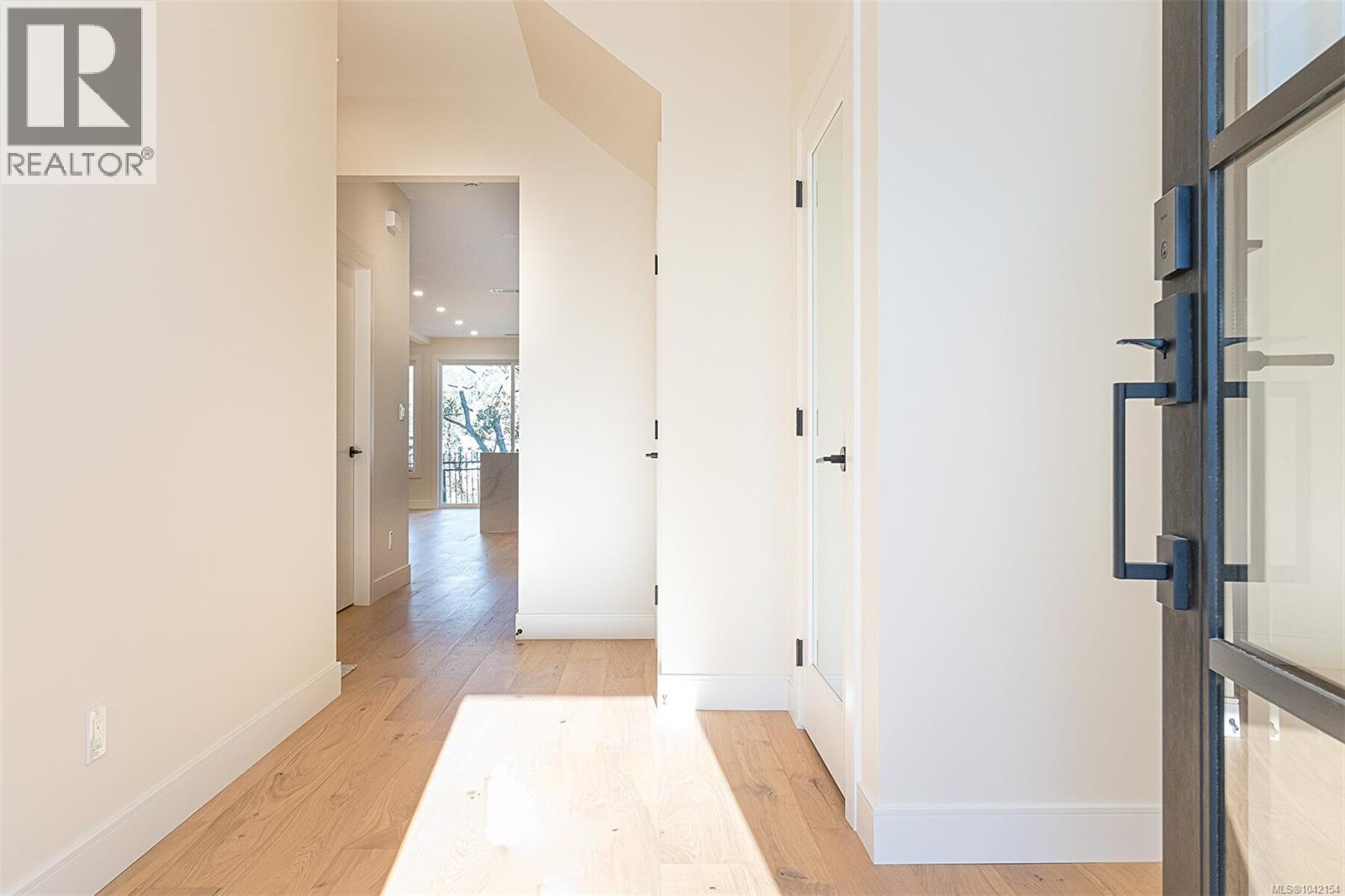 701 Madrona Pl, Langford, British Columbia  V9B 6C6 - Photo 4 - 1042154
