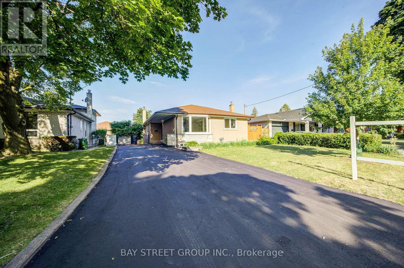 60 Warner Avenue, Toronto, Ontario  M4A 1Z4 - Photo 5 - C13579970
