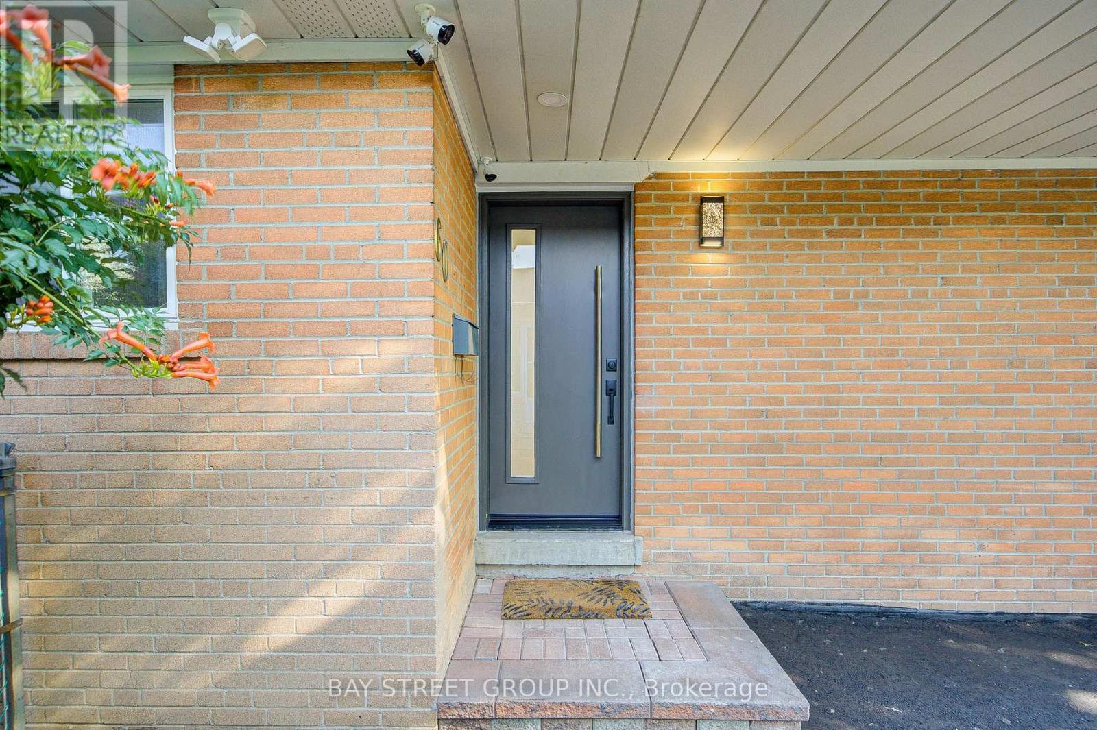 60 Warner Avenue, Toronto, Ontario  M4A 1Z4 - Photo 3 - C13579970