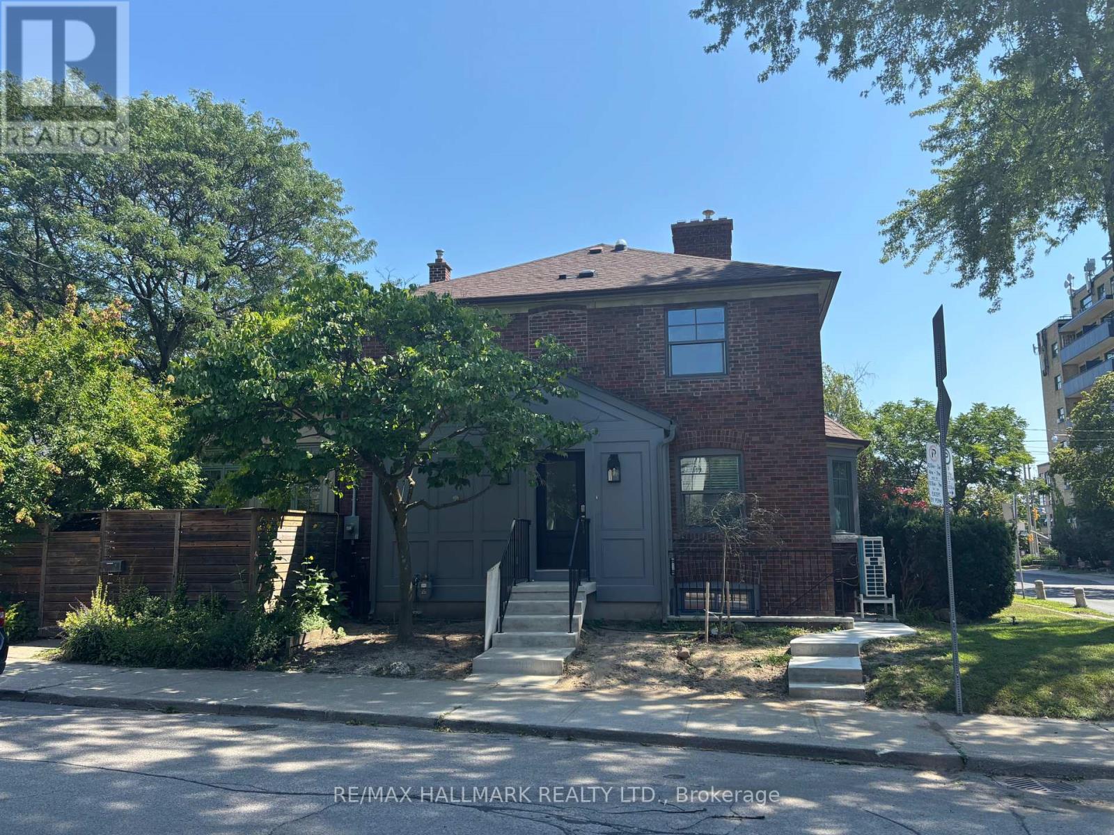 LOWER - 3 WHITEWOOD ROAD, Toronto, Ontario