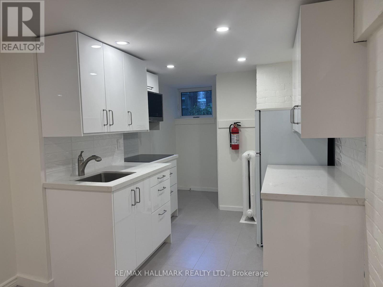Lower - 553 Broadview Avenue, Toronto (North Riverdale), Ontario  M4K 2N7 - Photo 3 - E13629790