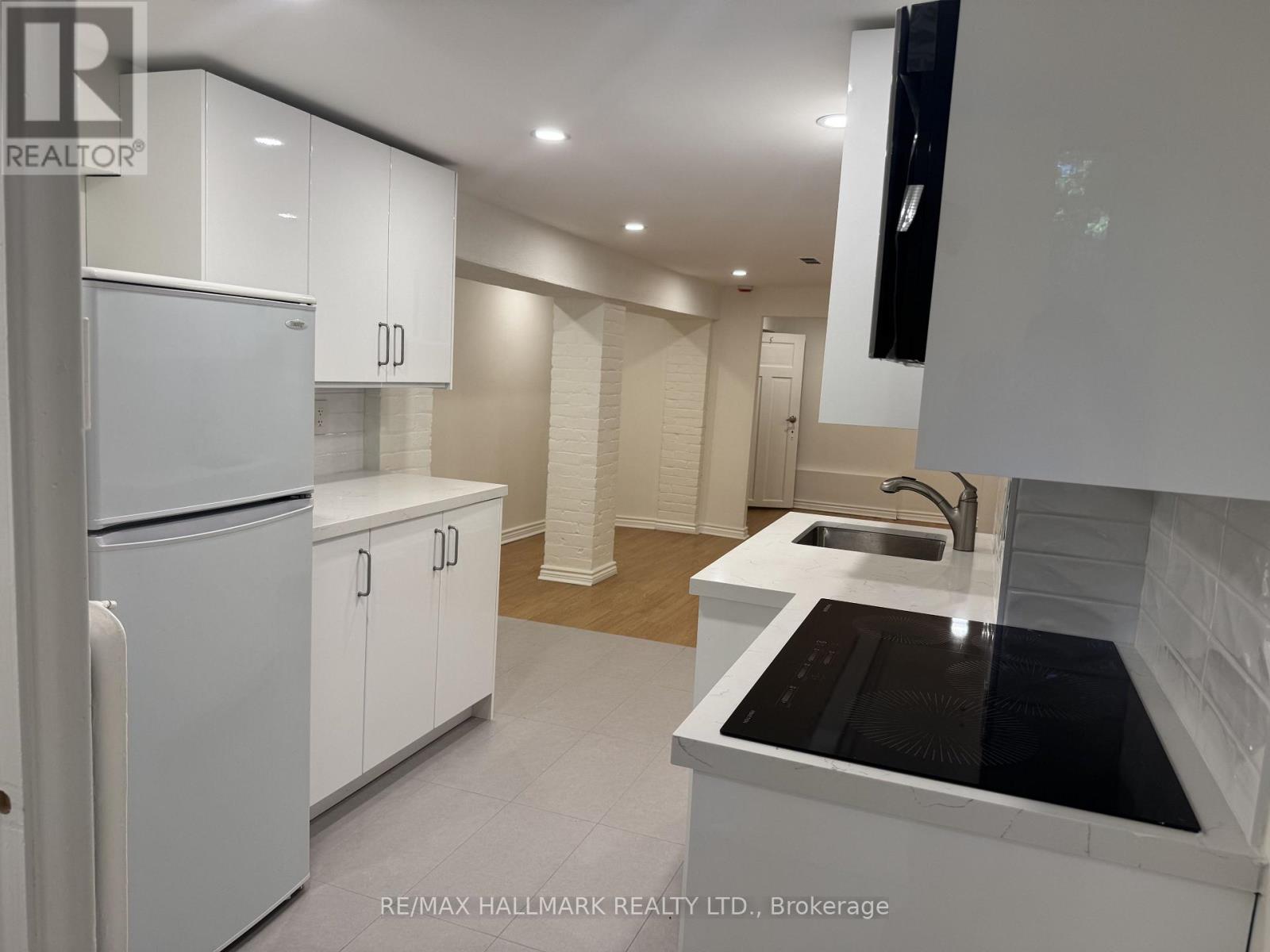 Lower - 553 Broadview Avenue, Toronto (North Riverdale), Ontario  M4K 2N7 - Photo 7 - E13629790