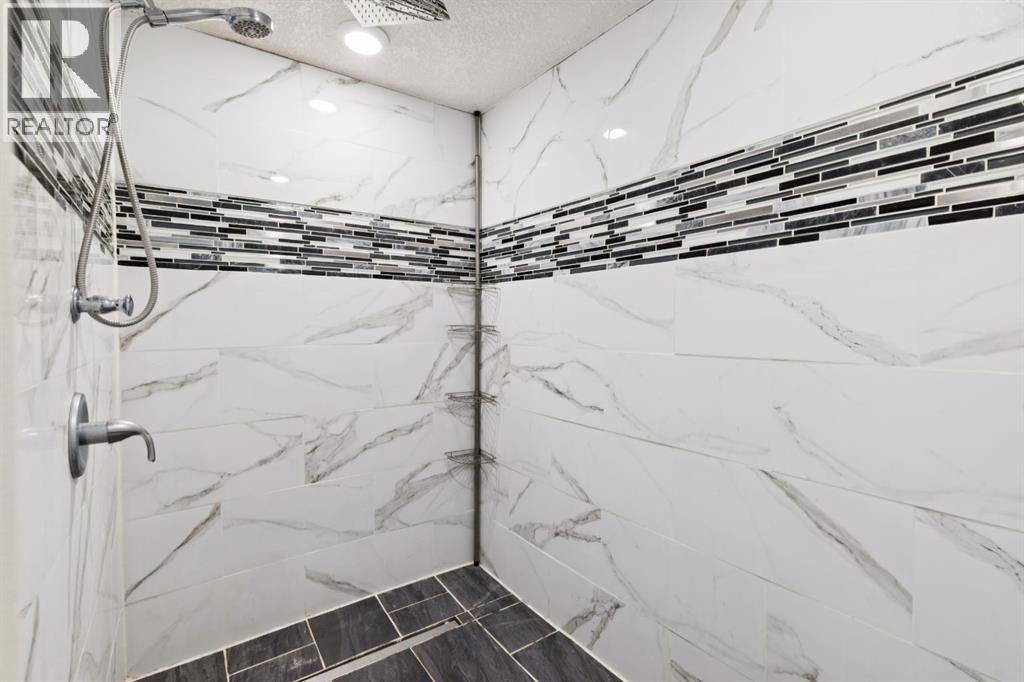 70 Discovery Ridge Court SW, Calgary, Alberta  T3H 4R3 - Photo 30 - A2332545