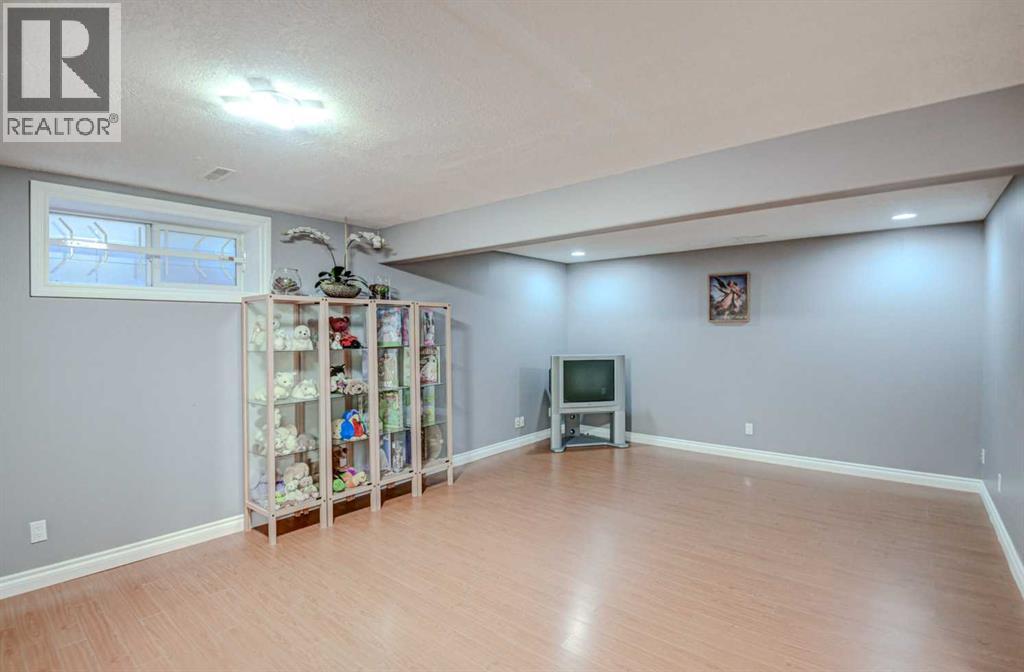 225 Chapala Drive SE, Calgary, Alberta  T2X 3T5 - Photo 32 - A2328712