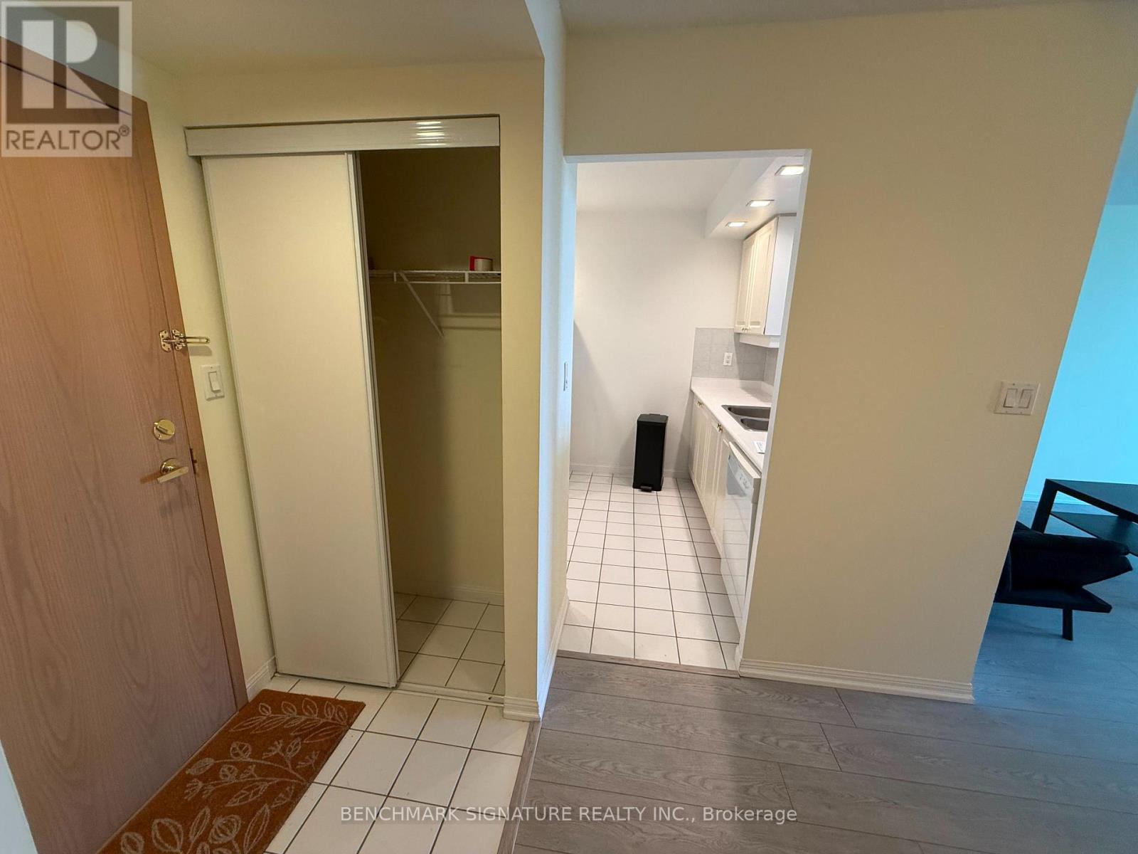 2405 - 88 Corporate Drive, Toronto, Ontario  M1H 3G6 - Photo 5 - E13629814