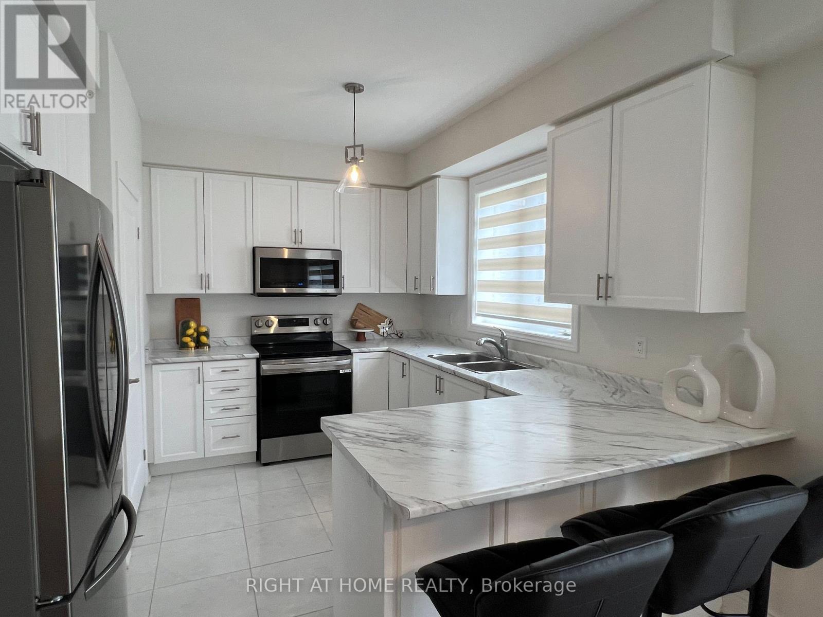 24 Tamworth Terrace W, Barrie, Ontario  L9J 0L5 - Photo 8 - S13629840