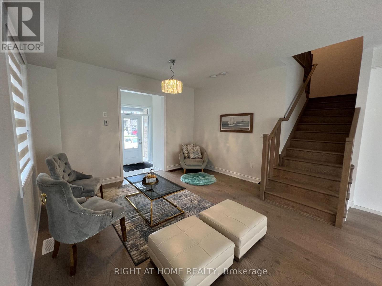 24 Tamworth Terrace W, Barrie, Ontario  L9J 0L5 - Photo 4 - S13629840