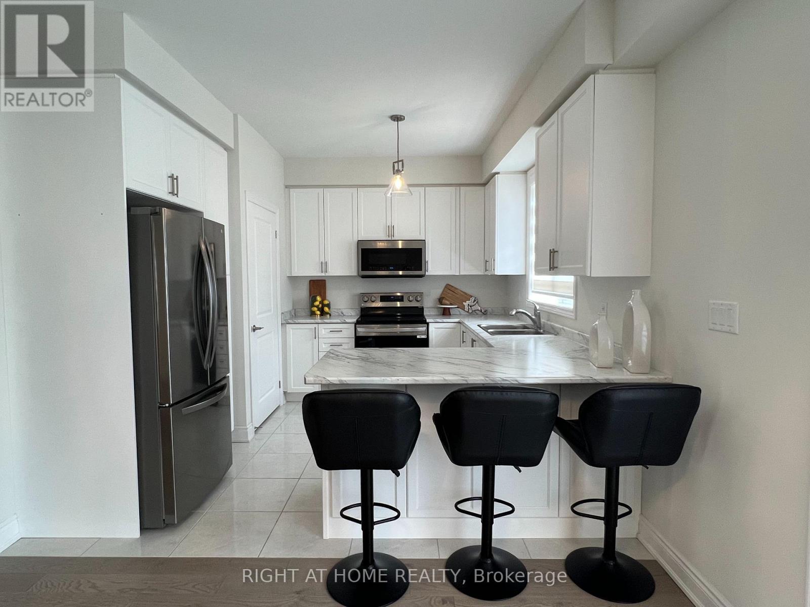 24 Tamworth Terrace W, Barrie, Ontario  L9J 0L5 - Photo 7 - S13629840