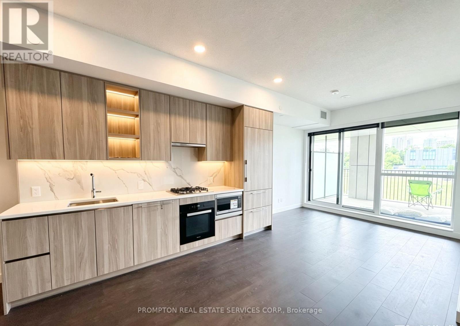 323 - 75 BILLES HEIGHTS, Toronto, Ontario