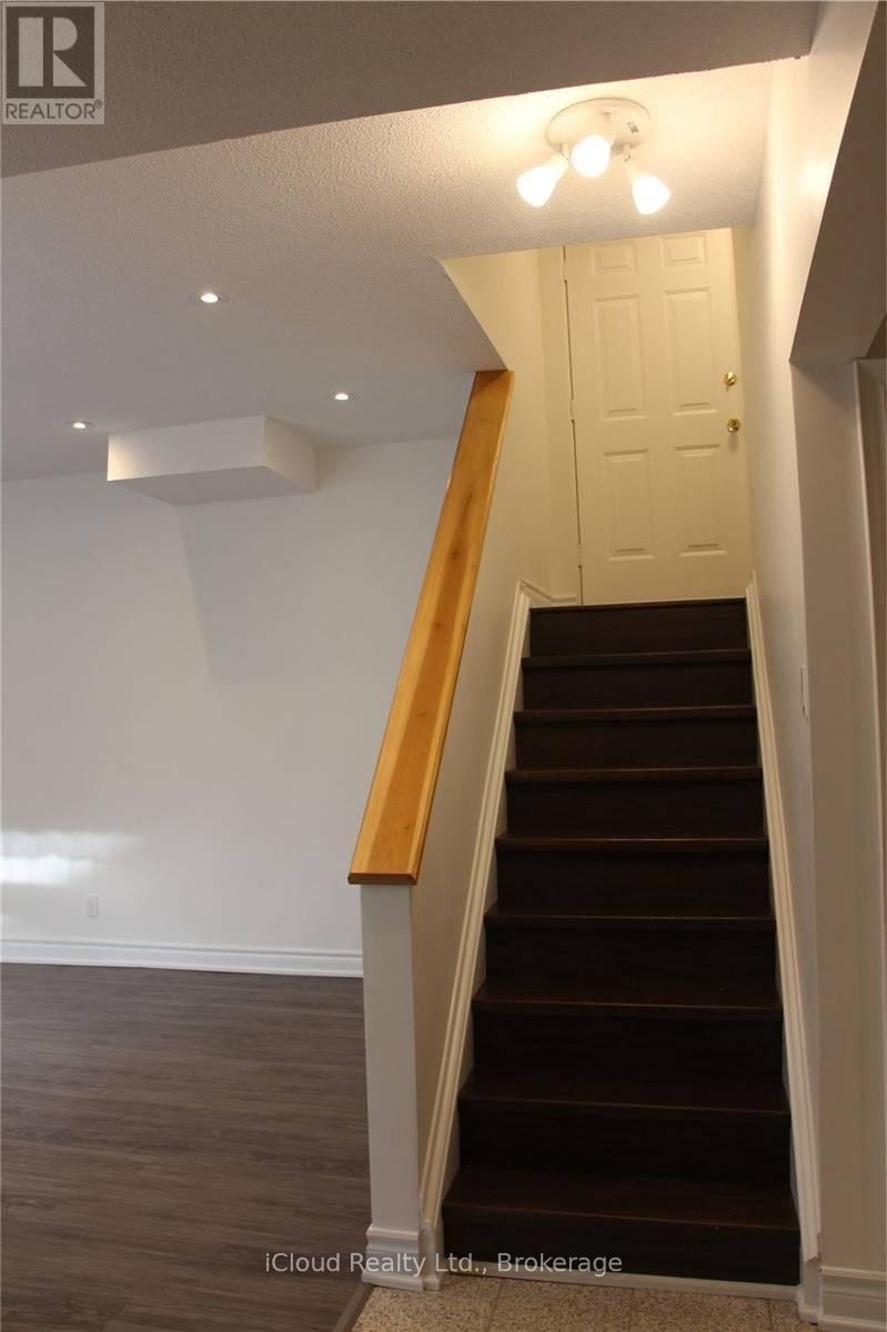 1449 Ithaca Court, Mississauga, Ontario  L5J 4L1 - Photo 2 - W13629876