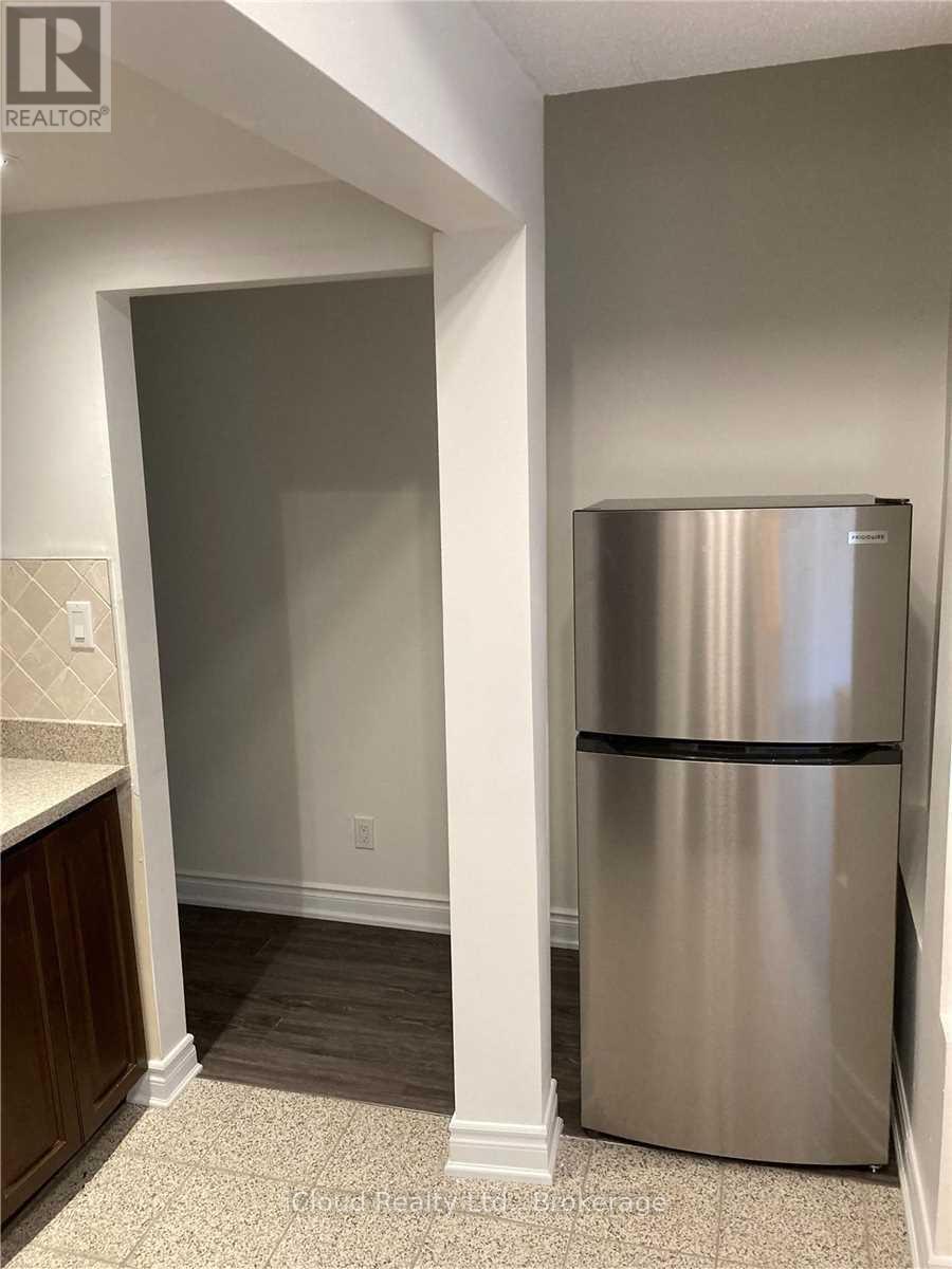 1449 Ithaca Court, Mississauga, Ontario  L5J 4L1 - Photo 6 - W13629876