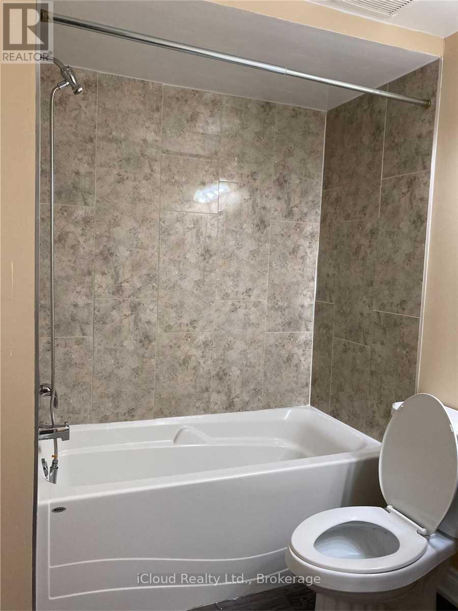 1449 Ithaca Court, Mississauga, Ontario  L5J 4L1 - Photo 8 - W13629876
