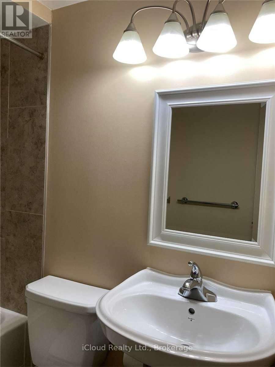 1449 Ithaca Court, Mississauga, Ontario  L5J 4L1 - Photo 9 - W13629876
